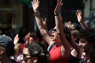 Foto: Prahou jde průvod anarchistů - Seznam Zprávy